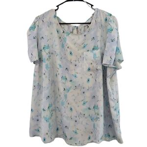 Floral top with ruched sleeve